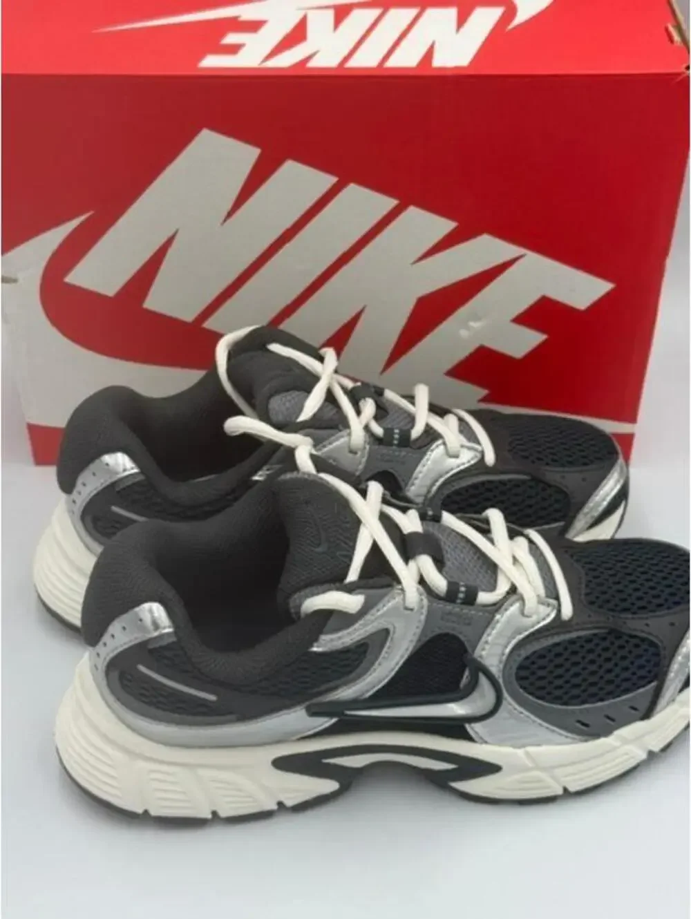 Nike V5 RNR Seaweed Metallic Silver Women'sSize 6.5 - New